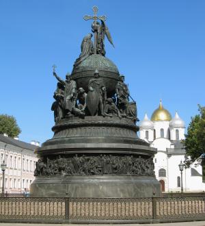 Скульптурное изображение И.И. Бецкого на памятнике «1000-летию России» в Новгороде